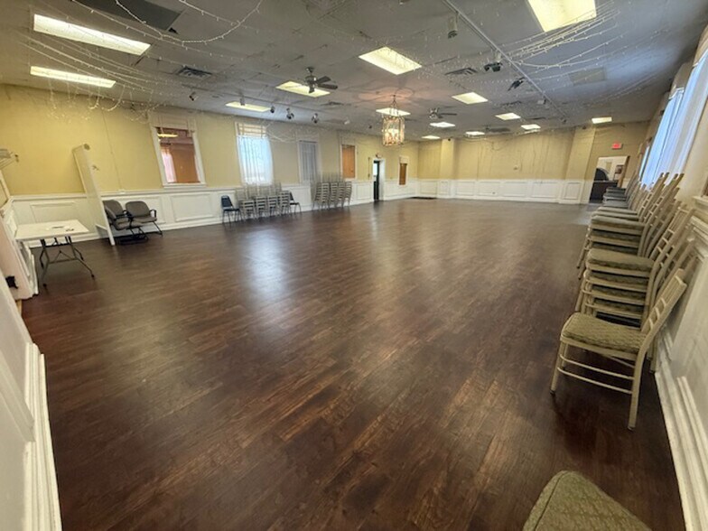 More Photos Of 32 Beers St, Bridgeport General Retail For Sale