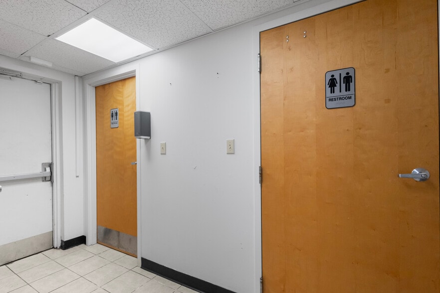 More Photos Of 421 S Beckham Ave, Tyler Medical For Lease