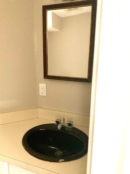 More Photos Of 401 US Highway 281, Wichita Falls Unknown For Lease