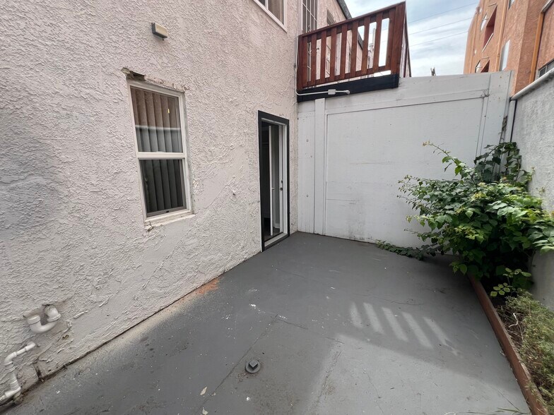 More Photos Of 2403 Louella Ave, Venice Apartments For Sale