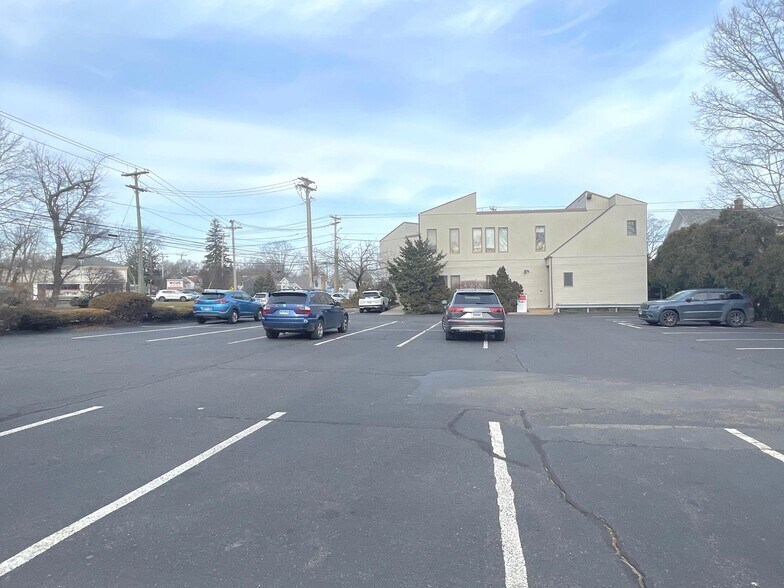 More Photos Of 883 Black Rock Tpke, Fairfield Office Residential For Lease