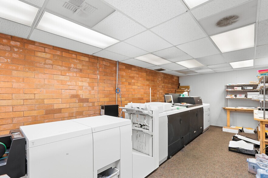 More Photos Of 1190 NE Division St, Gresham Warehouse For Sale