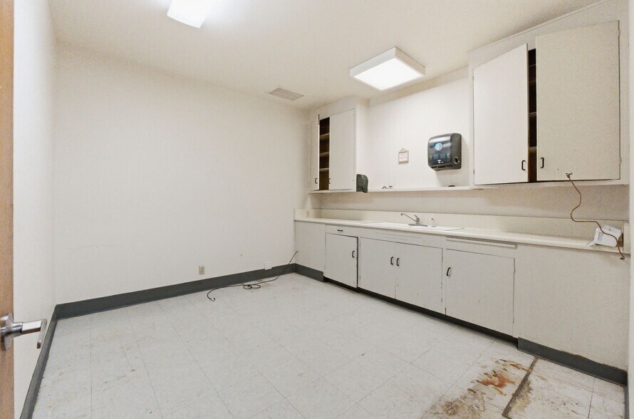 More Photos Of 6537 Foothill Blvd, Oakland Office For Lease