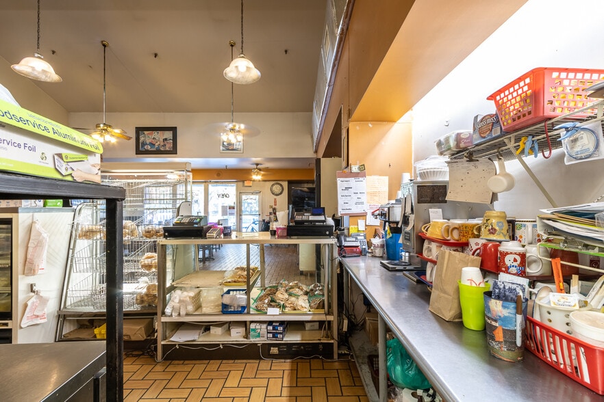 More Photos Of 2441 NW 43rd St, Gainesville Storefront For Sale