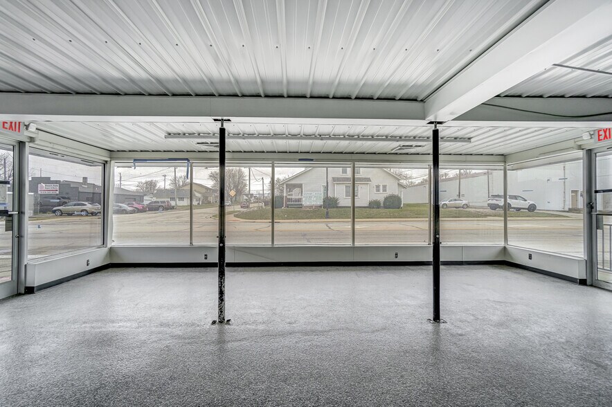 More Photos Of 994 E Market St, Celina Freestanding For Sale