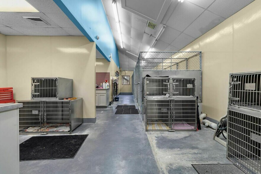 More Photos Of 150 Mensa Dr, Noblesville Office For Sale