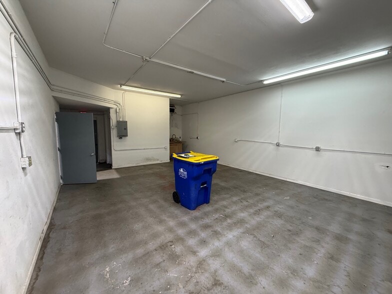 More Photos Of 2532 Hibiscus Dr, Edgewater Warehouse For Sale