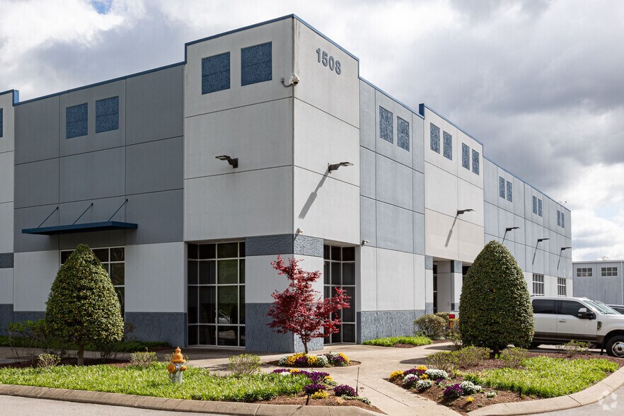 More Photos Of 1508 Elm Hill Pike, Nashville Warehouse For Lease