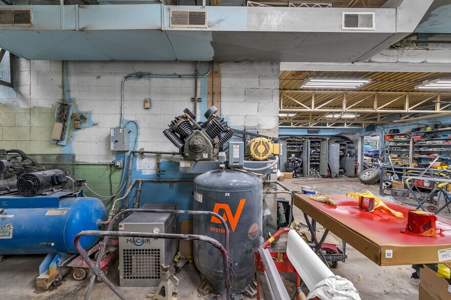 More Photos Of 29300 Goddard Rd, Romulus Manufacturing For Sale