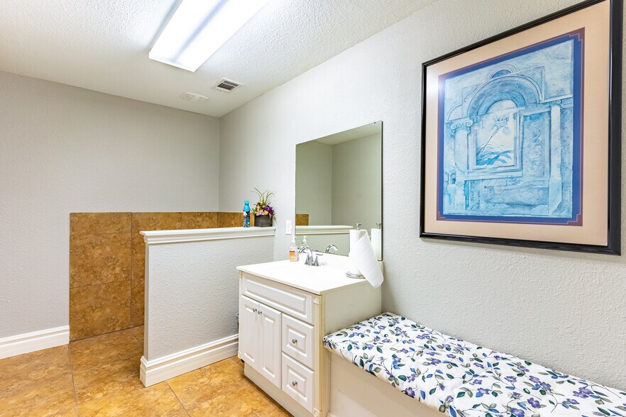 More Photos Of 6110 Dalrock Rd, Rowlett Office For Lease