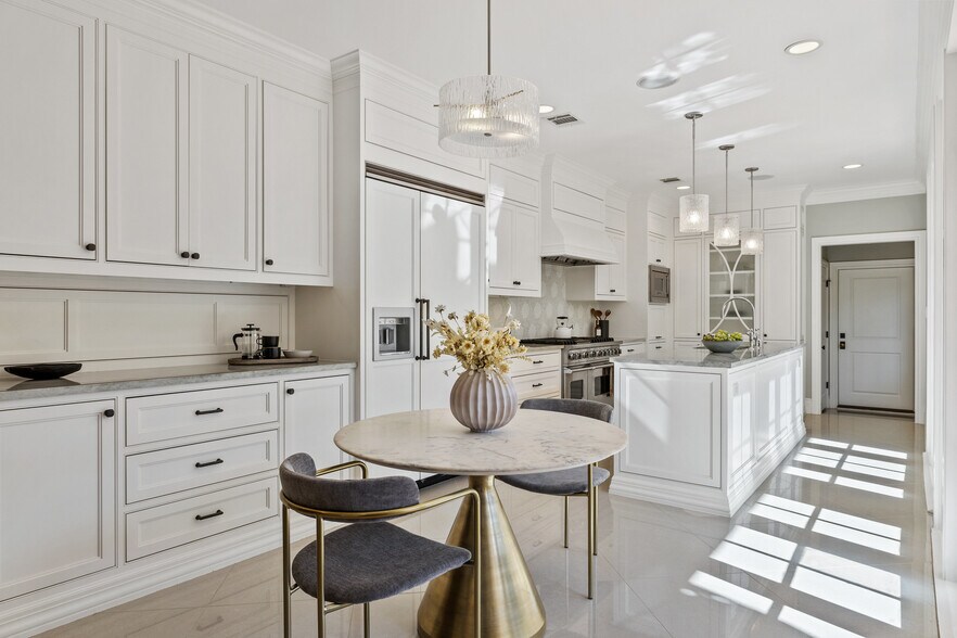 More Photos Of 1810 W 35th St, Austin Specialty For Sale