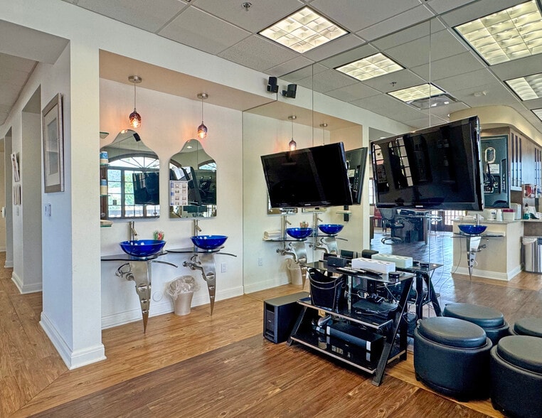 More Photos Of 1525 State St, Santa Barbara Office For Sale