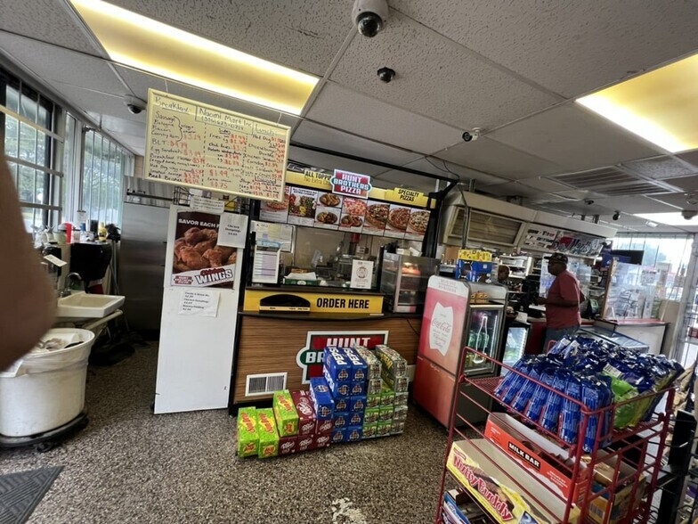 More Photos Of 131 S Hamilton St, Eden General Retail For Sale