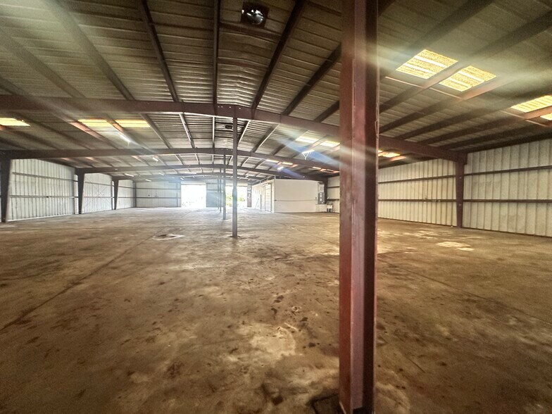 More Photos Of 3876 Bengert St, Orlando Warehouse For Lease