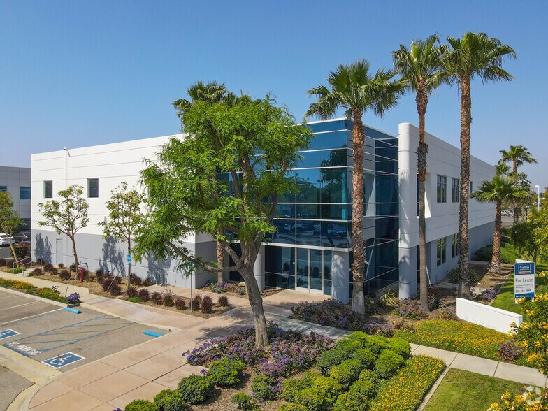 More Photos Of 14350 Arminta St, Panorama City Manufacturing For Lease