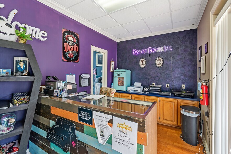 More Photos Of 214 N Newsom St, Mineola Office For Sale