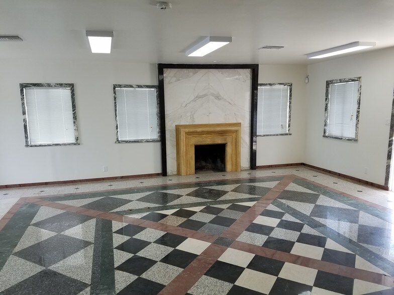 More Photos Of 16217 Gault St, Van Nuys Office For Sale
