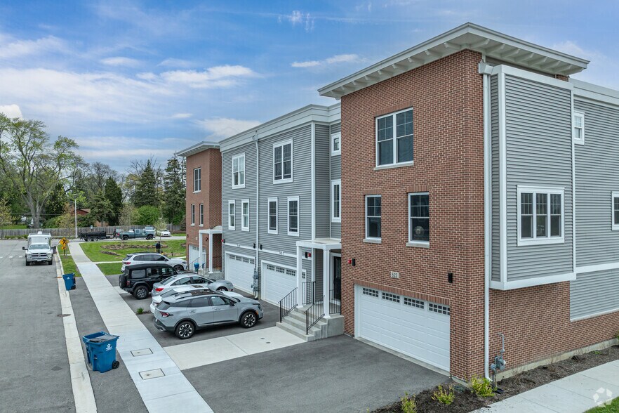 More Photos Of 504 Highland Pky, Itasca Apartments For Sale
