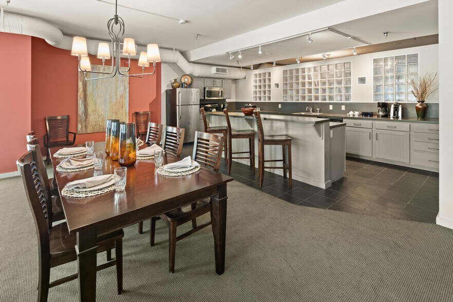 More Photos Of 18 Main St, Stowe Hotel For Sale