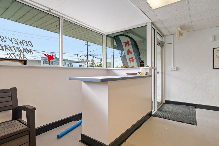 More Photos Of 175-179 Columbia Tpke, Rensselaer Storefront For Sale