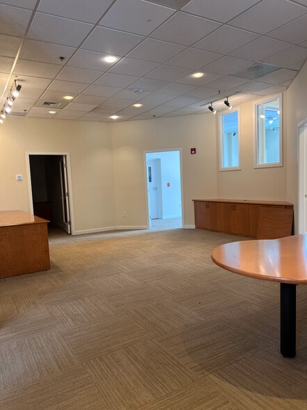 More Photos Of 978-1004 Main St, Branford Apartments For Lease