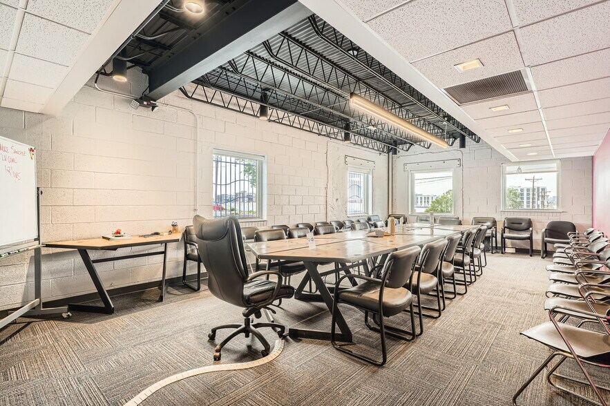 More Photos Of 888 Federal Blvd, Denver Warehouse For Lease