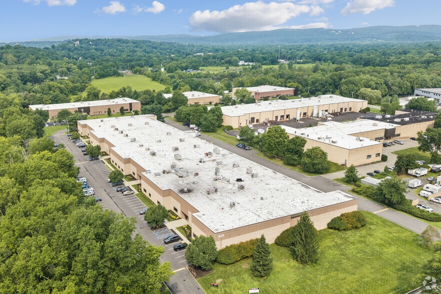 More Photos Of 600 Ryerson Rd, Lincoln Park Warehouse For Lease