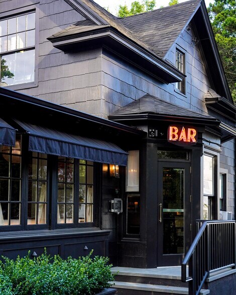 More Photos Of 210 Hampton Rd, Southampton Restaurant For Lease