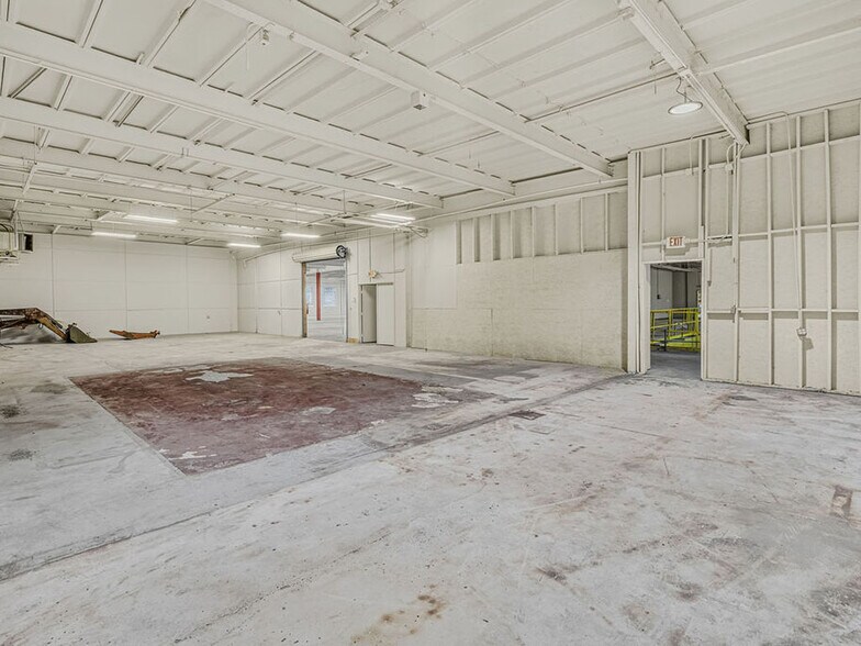 More Photos Of 1002 Douglas Ave, Opp Manufacturing For Lease