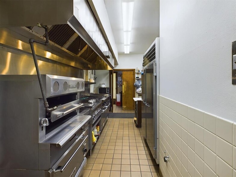 More Photos Of 234 E 1st St, Powell Hotel For Sale