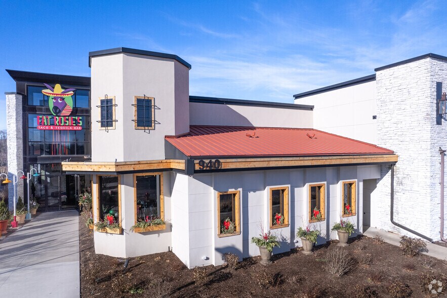 More Photos Of 930 Milwaukee Ave, Lincolnshire Unknown For Lease