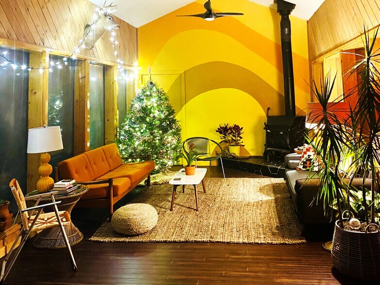 More Photos Of 334 NY-32A, Palenville Hotel For Sale