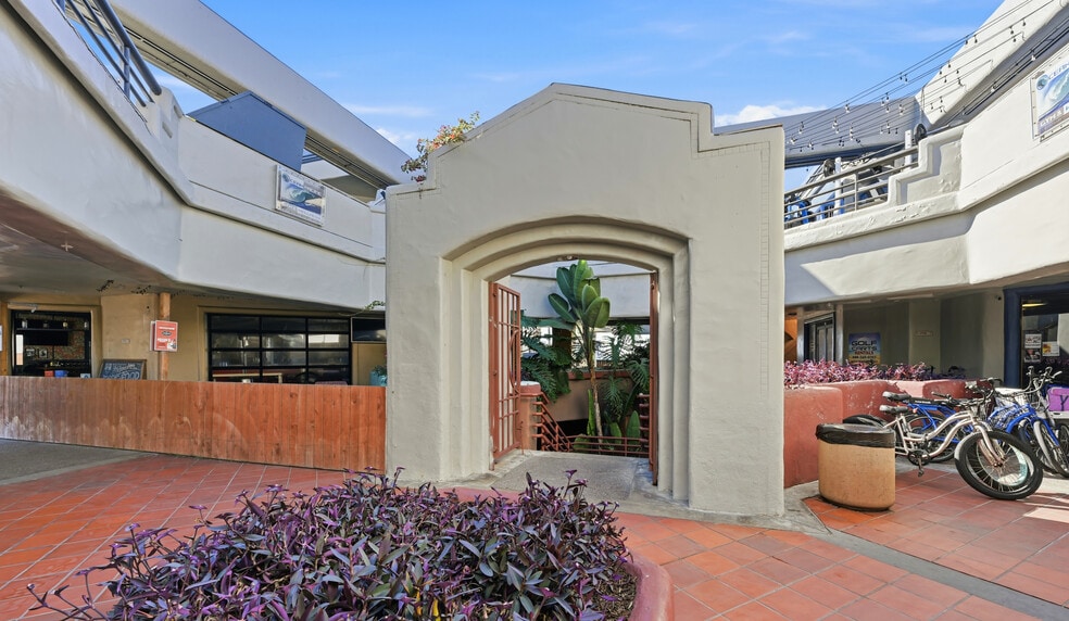 More Photos Of 4110-4190 Mission Blvd, San Diego Unknown For Lease