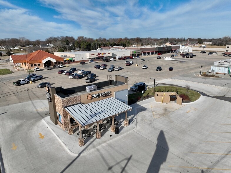 More Photos Of 1409 K St, Fairbury General Retail For Sale