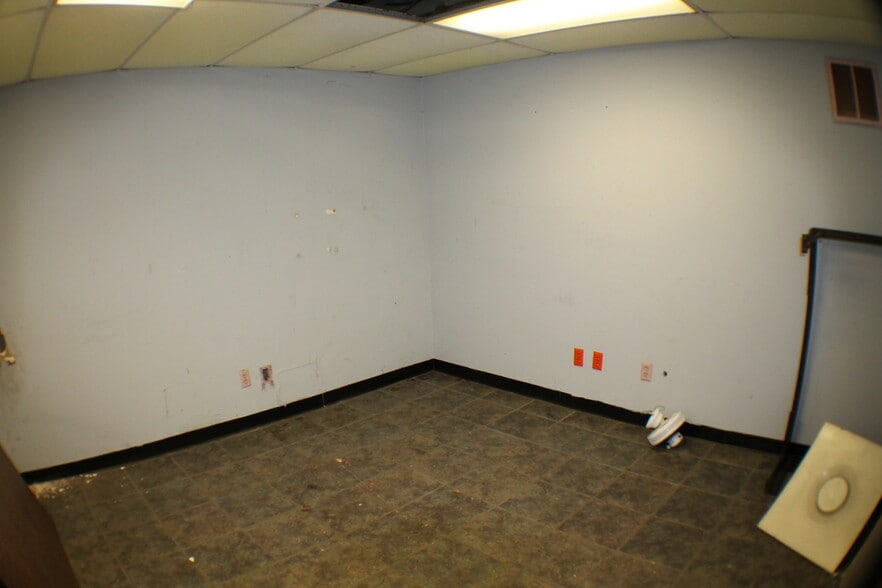 More Photos Of 5517 Dorbrandt St, Houston Warehouse For Sale