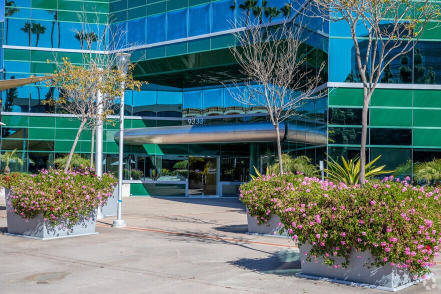 More Photos Of 9333 Genesee Ave, San Diego Unknown For Lease