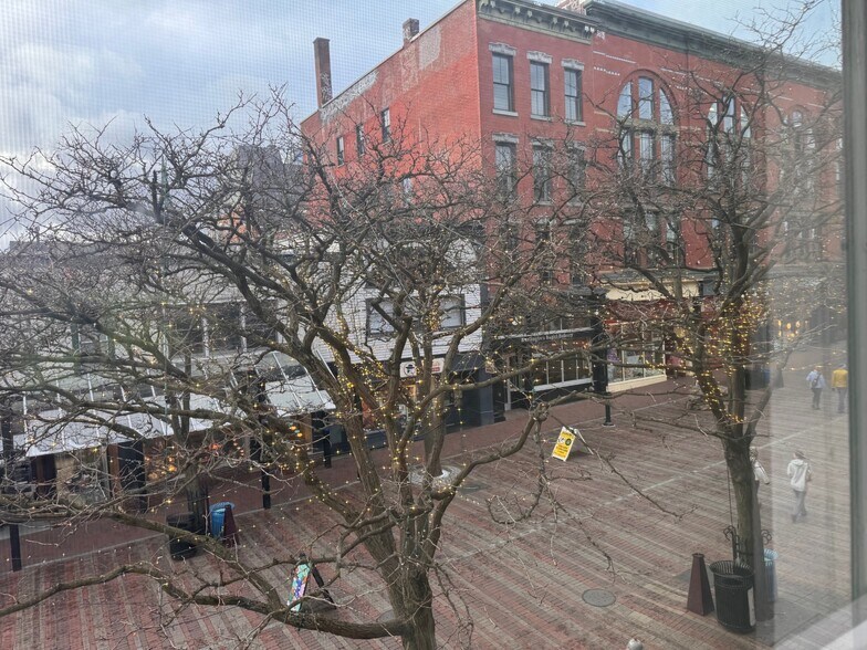 More Photos Of 104 Church St, Burlington Freestanding For Lease