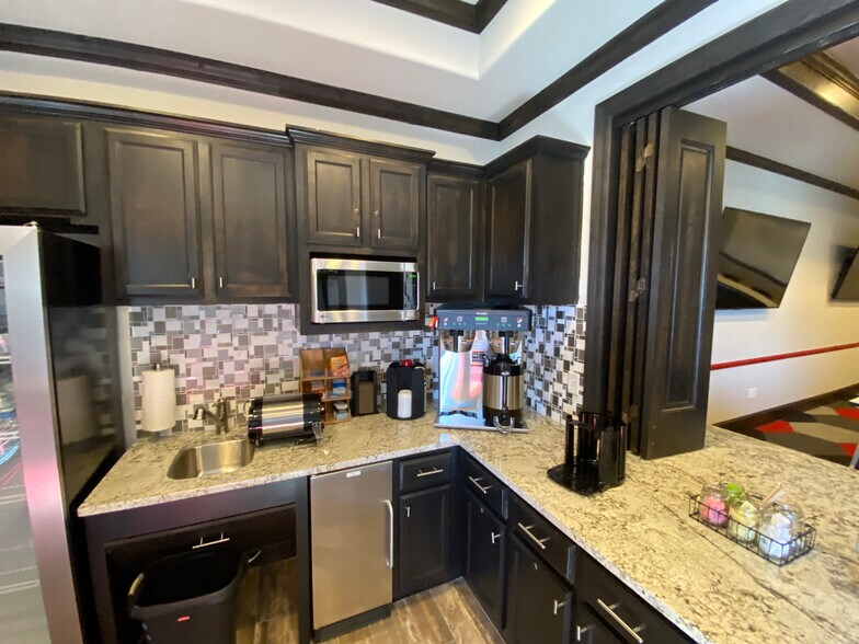 More Photos Of 2101 E Kirkwood Blvd, Southlake Office For Lease