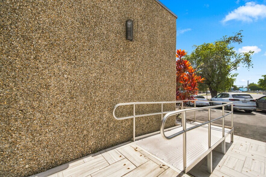 More Photos Of Sans Souci Blvd, Miami Office For Sale