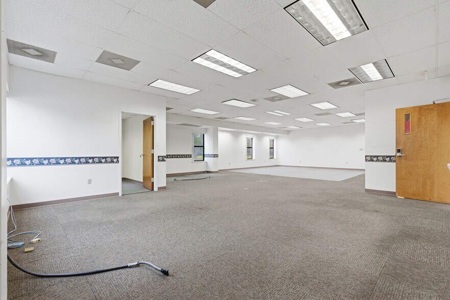 More Photos Of 718 N Martin St, East Prairie Office For Sale