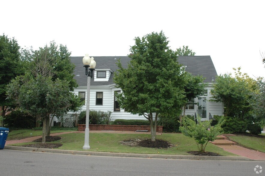 More Photos Of 8556 Macon Rd, Cordova Restaurant For Sale
