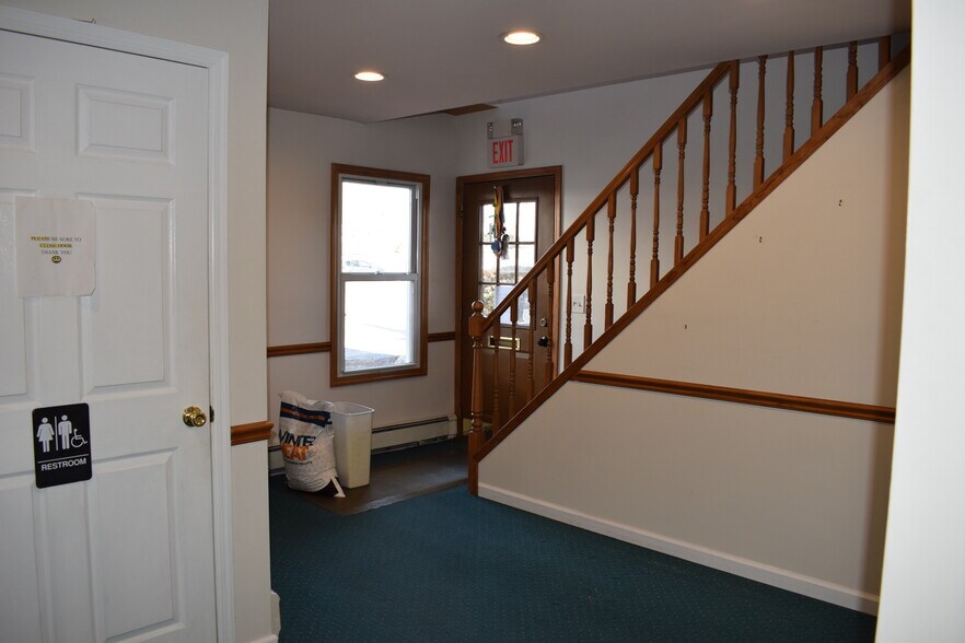 More Photos Of 147 N Ocean Ave, Patchogue Office For Sale