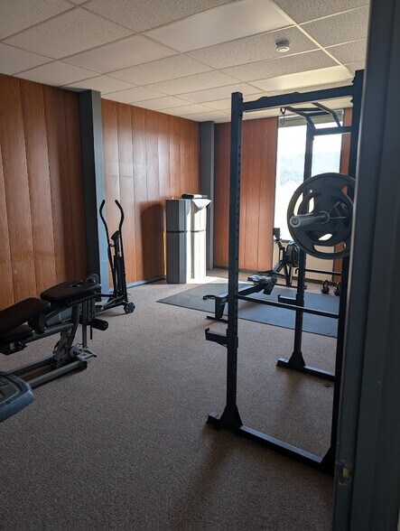 More Photos Of 118 S Parkmont, Butte Light Manufacturing For Lease