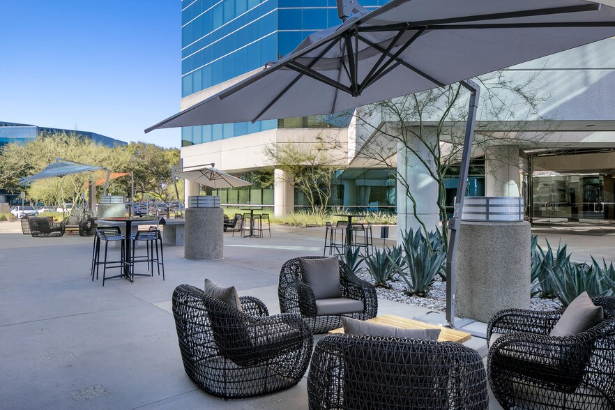 More Photos Of 1 Centerpointe Dr, La Palma Office For Lease