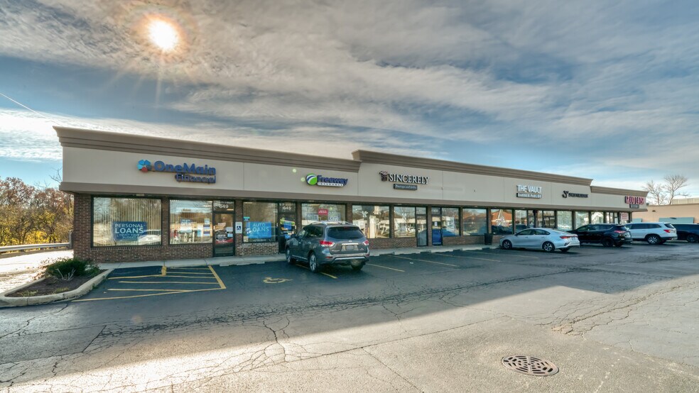 Primary Photo Of 621-649 E Roosevelt Rd, Lombard Unknown For Lease