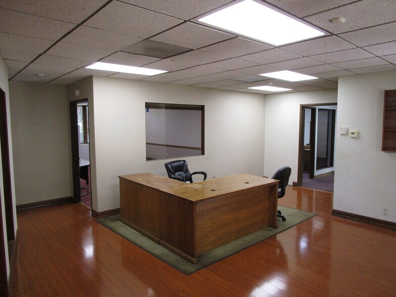 More Photos Of 5053 La Mart Dr, Riverside Medical For Sale