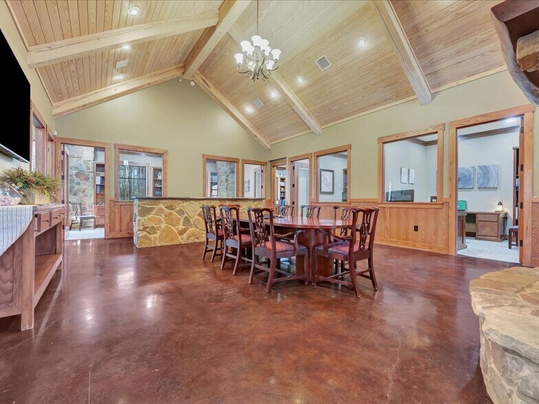 More Photos Of 7680 FM 2497, Lufkin Office For Sale