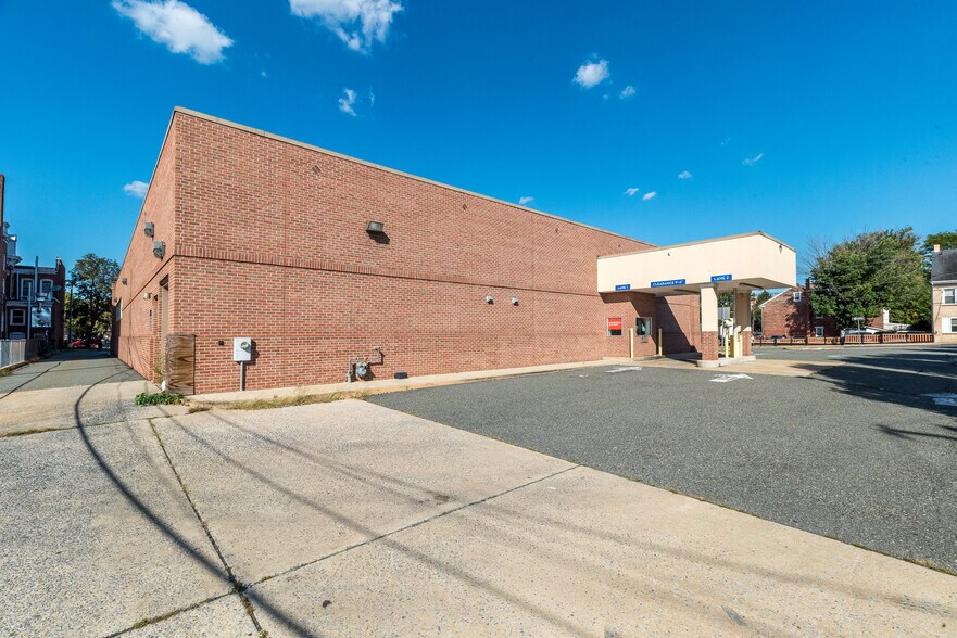 More Photos Of 340 E High St, Pottstown Drugstore For Lease