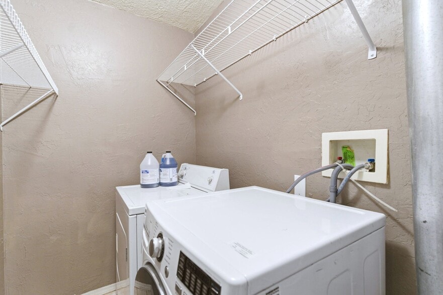 More Photos Of 615 Keleher Ave NW, Albuquerque Flex For Sale