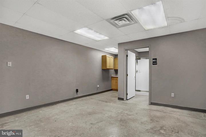 More Photos Of 57 W Shortcut Rd, Newport Showroom For Sale